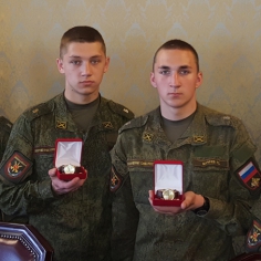 Председатель областной Думы Виктор Смирнов наградил воспитанников
